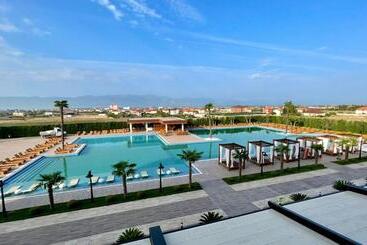 Deluxe Resort And Spa