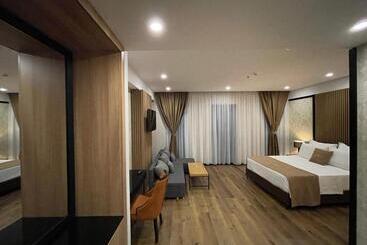Deluxe Resort And Spa