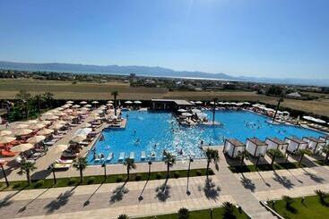 Deluxe Resort And Spa