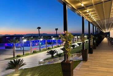 Deluxe Resort And Spa