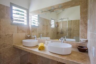 هتل Habitation Saint Charles   Hôtel De Charme & Spa