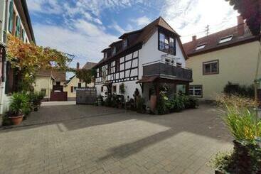 ユースホステル Gutsherrenhaus