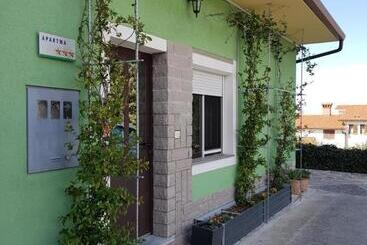 پانسیون Apartment And Rooms Parus