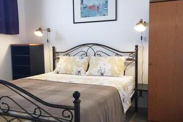 پانسیون Apartment And Rooms Parus