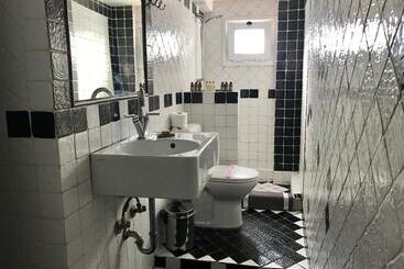 Mc Queen Rooms & Apartments