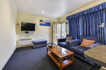 هتل Allambi Holiday Apartments