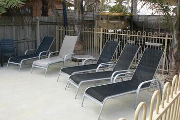 هتل Allambi Holiday Apartments