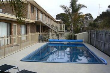 هتل Allambi Holiday Apartments
