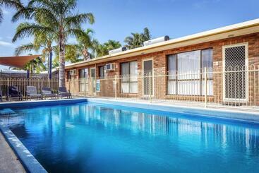 هتل Allambi Holiday Apartments