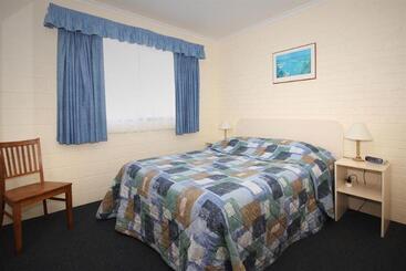 هتل Allambi Holiday Apartments