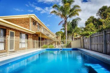 هتل Allambi Holiday Apartments