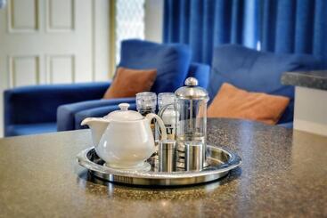 هتل Allambi Holiday Apartments