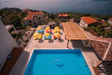 هتل Apartments Djurasevic