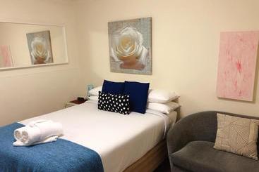 هتل Canberra Short Term & Holiday Accommodation