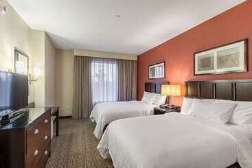 هتل Embassy Suites Newark Airport