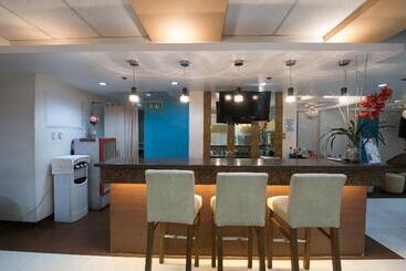 Festive Hotel Makati