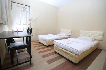 هتل L&c Premium Stay