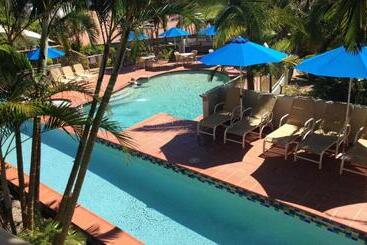 هتل Lennox Beach Resort