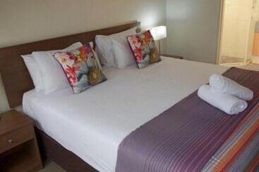 هتل Lennox Beach Resort