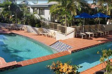 هتل Lennox Beach Resort