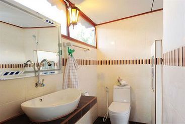 هتل Phuphaya Seaview Resort  Adults Only