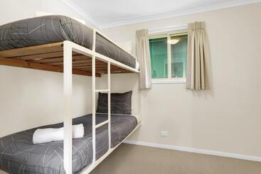هتل Starline Alpacas Farmstay Resort
