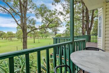 هتل Starline Alpacas Farmstay Resort