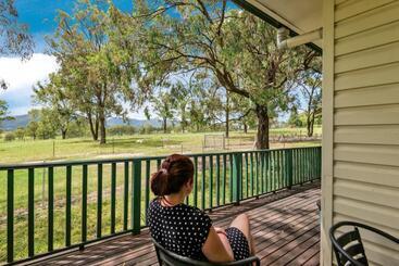 هتل Starline Alpacas Farmstay Resort