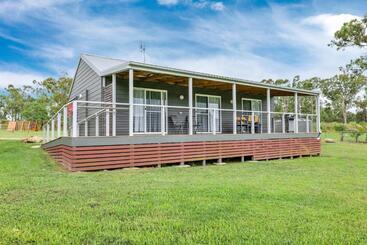 هتل Starline Alpacas Farmstay Resort
