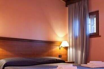 هتل Tindari Resort & Marina Beach