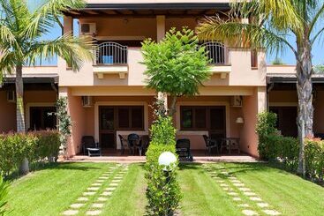 هتل Tindari Resort & Marina Beach