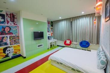 هتل Uptown 85 Service Apartment