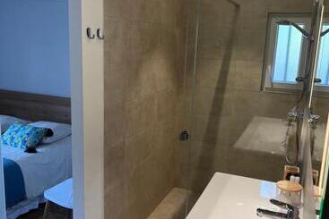 تختخواب و صبحانه Villa Made