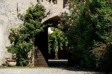Отель Agriturismo Le Chiusure