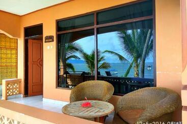 Sea World Club Beach Resort & Dive Center