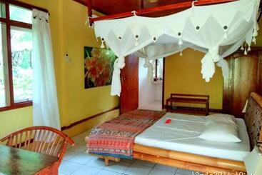 Sea World Club Beach Resort & Dive Center