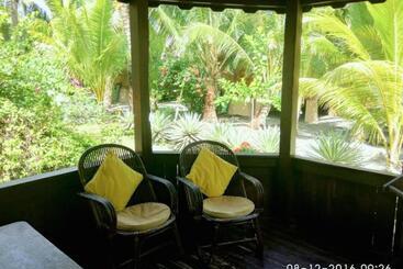 Sea World Club Beach Resort & Dive Center