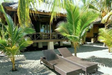 Sea World Club Beach Resort & Dive Center