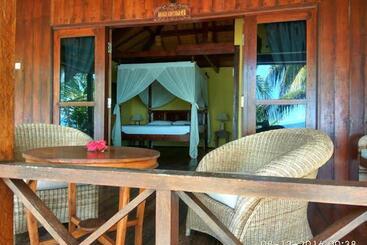 Sea World Club Beach Resort & Dive Center