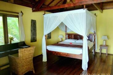 Sea World Club Beach Resort & Dive Center