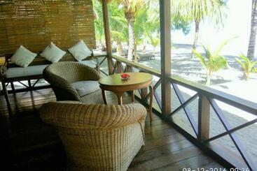 Sea World Club Beach Resort & Dive Center