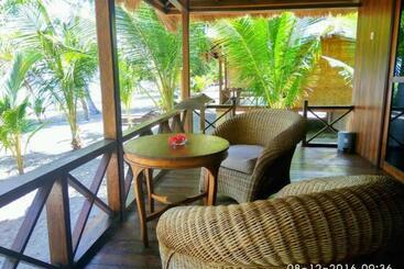 Sea World Club Beach Resort & Dive Center