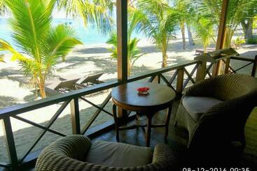 Sea World Club Beach Resort & Dive Center