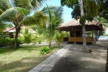 Sea World Club Beach Resort & Dive Center