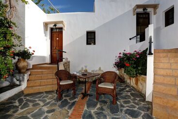 هتل Alianthos Suites