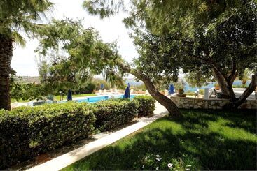 هتل Alianthos Suites
