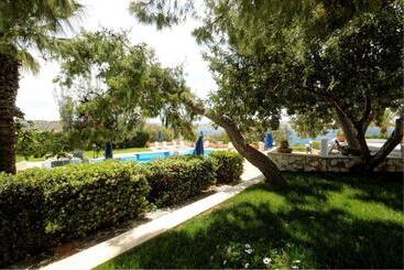هتل Alianthos Suites