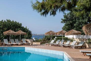 هتل Alianthos Suites