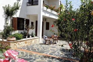 هتل Alianthos Suites