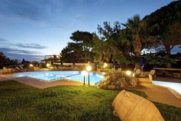 هتل Alianthos Suites